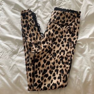 VS Incredible Essential Lace-up Legging